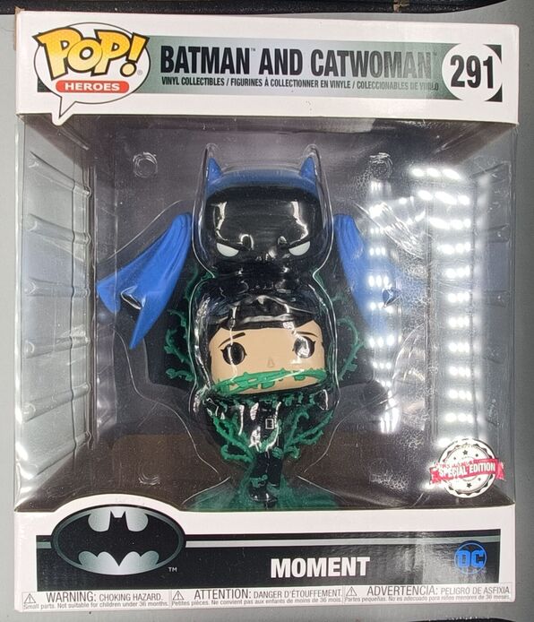 #291 Batman and Catwoman - Comic Moment - DC DAMAGED