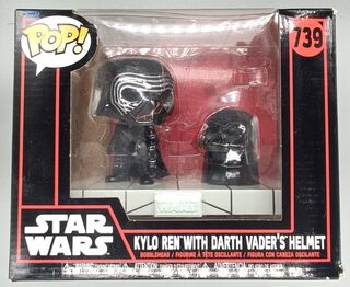 #739 Kylo ren w/Darth Vader’s Helmet - Deluxe - Star DAMAGED